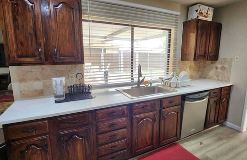 The Colony Casa | Charming 4-bedroom house Fast Wi-Fi + All room Smart TV's +Deck/Patio The Colony