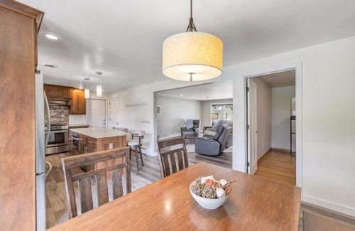 Ashwaubenon Casa | Charming 4-Bedroom Home Short Walk to Lambeau