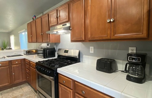 Lancaster Casa | Charming 4-bedroom house with WiFi, AC in delightful Lancaster