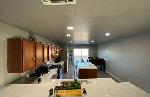 Lancaster Casa | Charming 4-bedroom house with WiFi, AC in delightful Lancaster