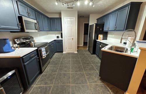 McDonough Casa | Charming 4-bedroom house with fire pit, rocking chair front porch and WiFI.