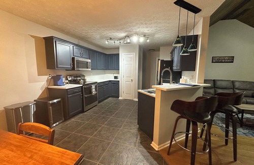 McDonough Casa | Charming 4-bedroom house with fire pit, rocking chair front porch and WiFI.
