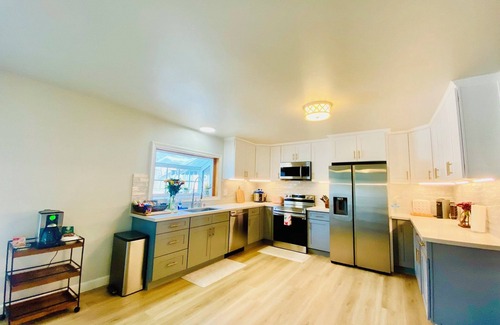 Placentia Casa | Charming 4-bedroom house with POOL, WiFi and in delightful Placentia