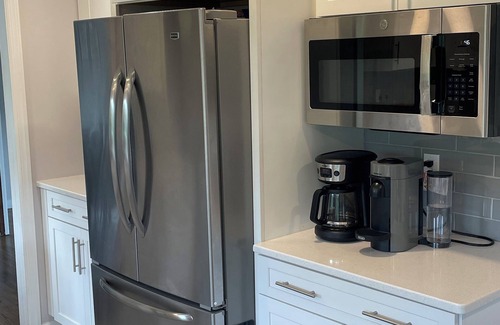 Kingston Casa | Charming 4-bedroom house with WiFi and AC in welcoming Princeton