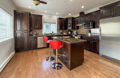 Langford Casa | Charming 4-bedroom house in Langford next to Thetis lake