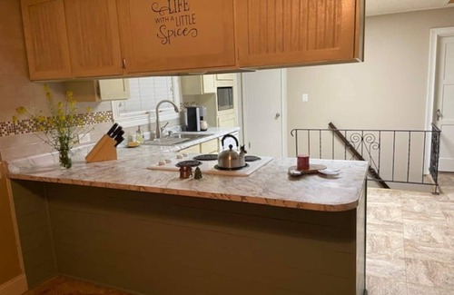 Sheridan Casa | Charming 4-bedroom house on the creek in peaceful Sheridan