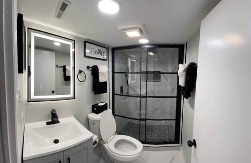 Lansing Casa | Charming 4-bedroom house with AC and WiFi in superb Lansing
