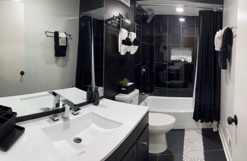 Lansing Casa | Charming 4-bedroom house with AC and WiFi in superb Lansing