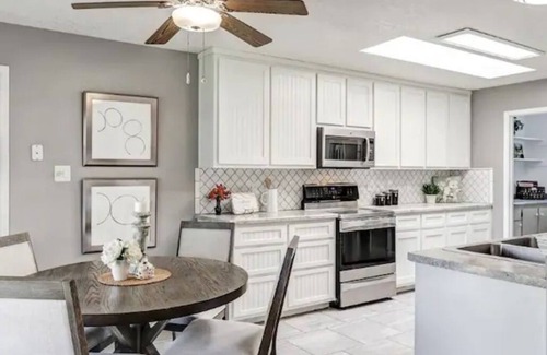 Bosque Farms Casa | Charming 4-bedroom house in Peralta. Sit outside and enjoy the beautiful Sunset