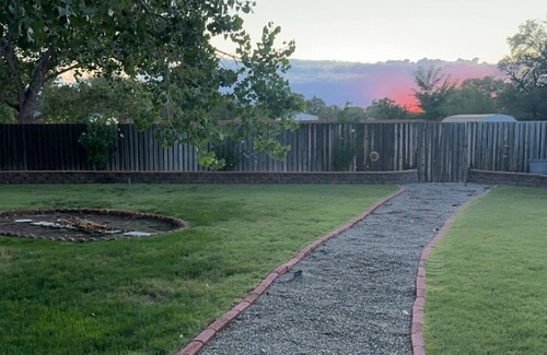 Bosque Farms Casa | Charming 4-bedroom house in Peralta. Sit outside and enjoy the beautiful Sunset