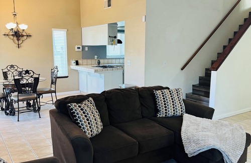 Visalia Casa | Charming 4-bedroom house with AC and WiFi in welcoming Visalia
