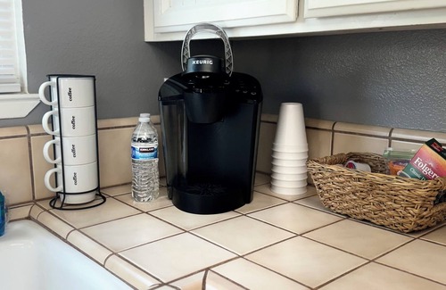 Visalia Casa | Charming 4-bedroom house with AC and WiFi in welcoming Visalia
