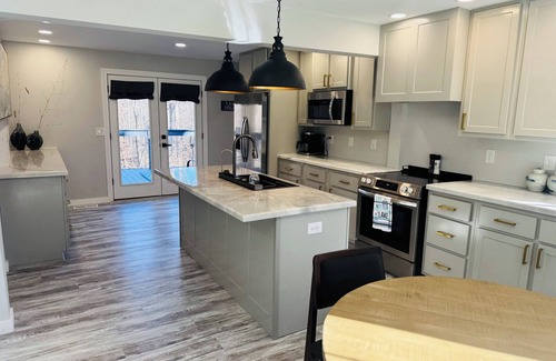 Counce Casa | Charming 4-bedroom house minutes away from the lake.
