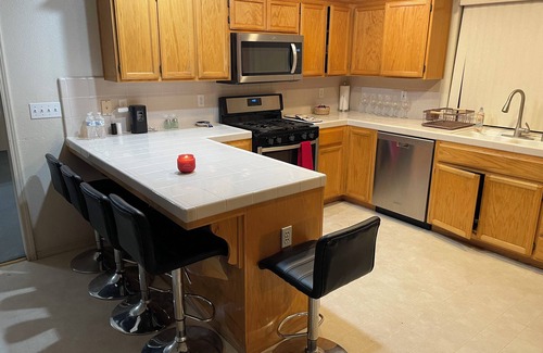 Merced Casa | Charming 4-bedroom house 4 min away UC Merced - Yosemite