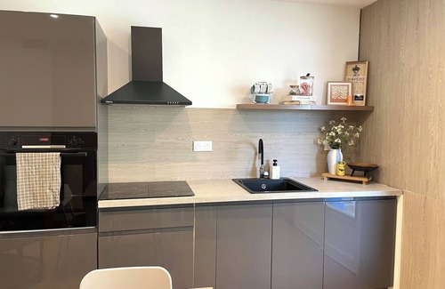Bruz Casa | Charming 4-bedroom house with garden, close to shops and bus stop