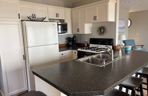 Lake City Cabaña | Charming 4-bedroom lakefront cottage in Lake City on beautiful Lake Missaukee