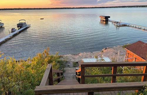 Lake City Cabaña | Charming 4-bedroom lakefront cottage in Lake City on beautiful Lake Missaukee