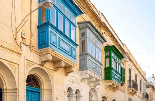 Madliena Casa | "Charming 4-Bedroom Townhome with WiFi & AC, 4 Minutes from Tas-Sliema Seafront"