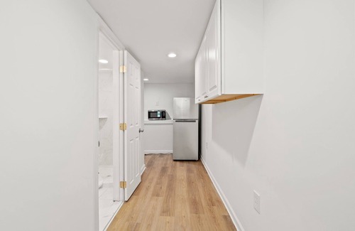 Park View Casa | Charming 4-bedroom townhome in fabulous Washington with AC, WiFi