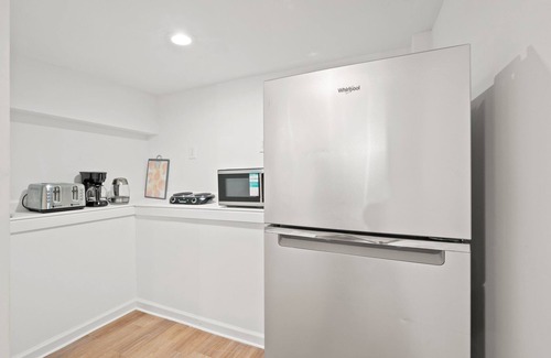 Park View Casa | Charming 4-bedroom townhome in fabulous Washington with AC, WiFi
