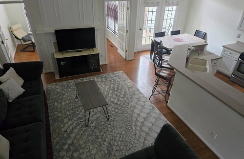Dulles Town Center Casa | Charming 4-bedroom townhome 8 min to Airport 20 min to DC Pet friendly sleeps 14