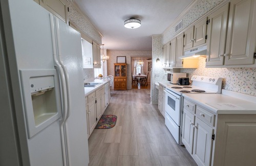 Apple Creek Casa | Charming 4 Bedroom home in the Amish countryside