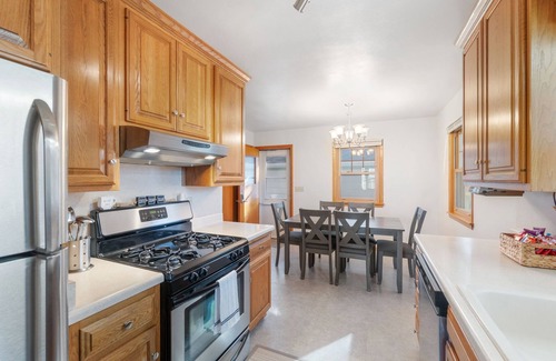 Cedar Falls Casa | Charming 4-bedroom house with WiFi, AC in enjoyable Cedar Falls