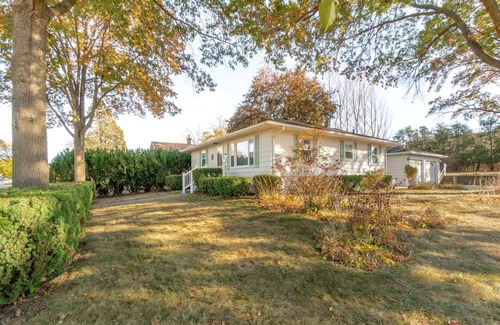 Cedar Falls Casa | Charming 4-bedroom house with WiFi, AC in enjoyable Cedar Falls