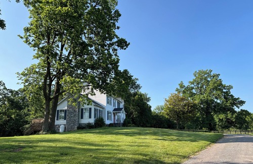 Ridgeway Casa | Charming 4-bedroom House on beautiful farm in Clear Brook with lovely views