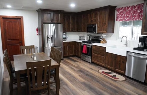 Heber Cabina | Charming 4-bedroom cabin with WiFi and AC in Forest Lakes