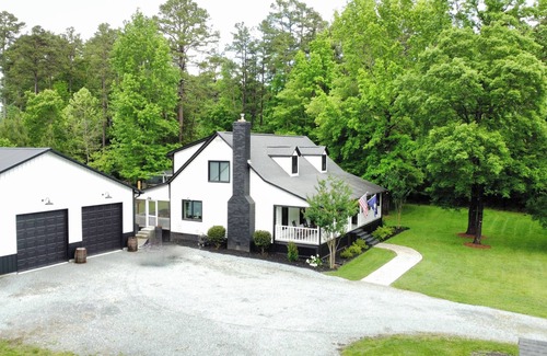 Fairview Casa | Charming 4-bedroom country home with waterfall and Gameroom in Indian Trail