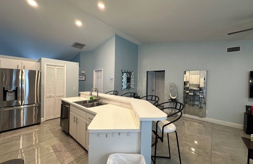 Lehigh Acres Casa | Charming 4-bedroom house with headed pool, AC, wifi and games. Fun for all!
