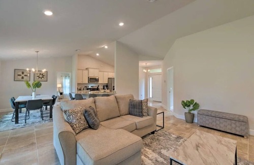 Pebble Beach Casa | Charming 4-bedroom house in enchanting Rotonda West with WiFi, AC