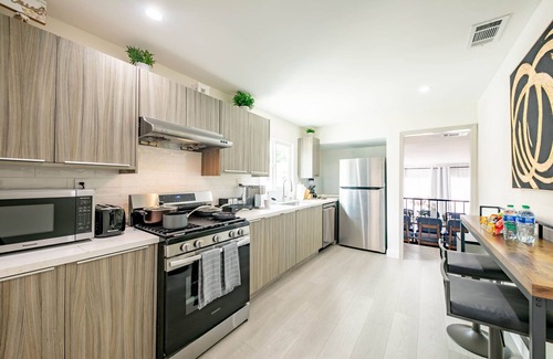 San Gabriel Casa | Charming 4-bedroom House with WiFi, AC in beautiful San Gabriel