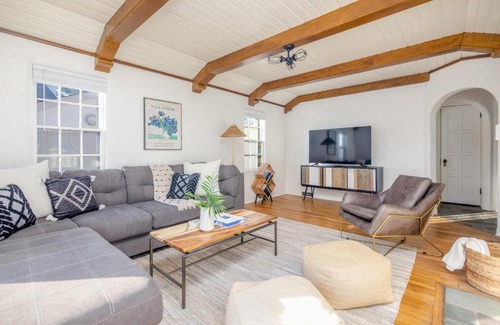 Windsor Heights Casa | Charming 4 Bedroom Home with Character
