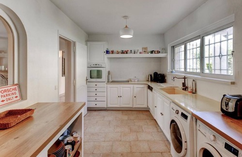 Mougins Villa | Charming 4-bedroom with AC/Wifi, Garden, swimming pool in beautiful Mougins