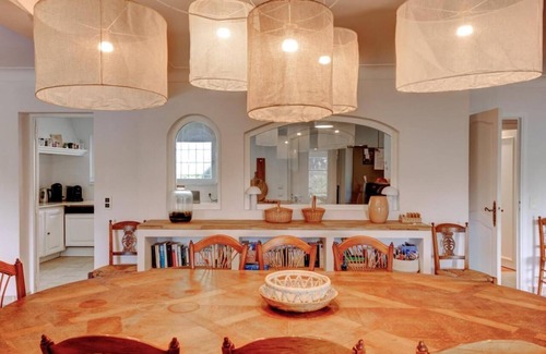 Mougins Villa | Charming 4-bedroom with AC/Wifi, Garden, swimming pool in beautiful Mougins