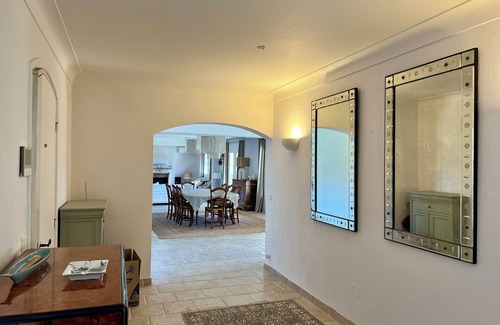 Mougins Villa | Charming 4-bedroom with AC/Wifi, Garden, swimming pool in beautiful Mougins
