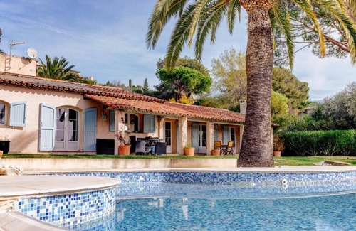 Mougins Villa | Charming 4-bedroom with AC/Wifi, Garden, swimming pool in beautiful Mougins