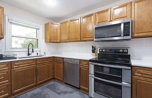 Charlotte Casa | Charming 4 BR in Great Location - SouthPark