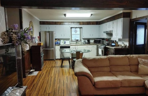 Moreauville Cabaña | Charming 40s Cottage Country Home 3 BR 2 BA + Pets