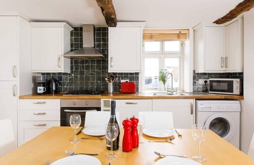 Chichester Casa | Charming 4bd Townhouse right in the city centre!