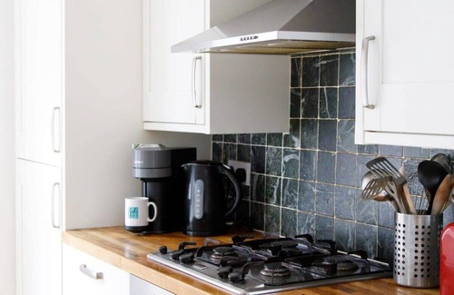 Chichester Casa | Charming 4bd Townhouse right in the city centre!