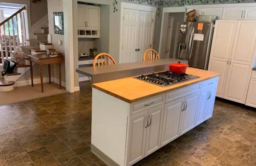 Indian Hill Casa | Charming 4BDRM Farmhouse