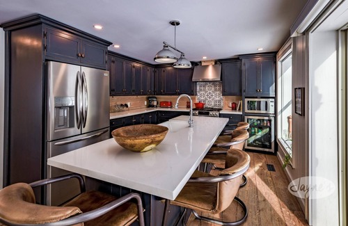 Baysville Cabaña | Charming 4bed 2bath Farmhouse Cottage on Lake of Bays!