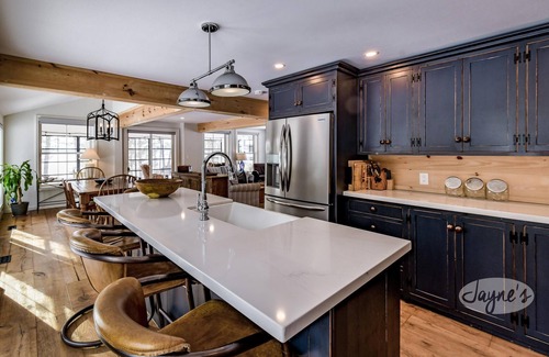 Baysville Cabaña | Charming 4bed 2bath Farmhouse Cottage on Lake of Bays!
