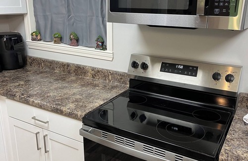 Southaven Casa | Charming 4BR 2BA Close to Memphis NOT IN Memphis! FULL Kitchen.