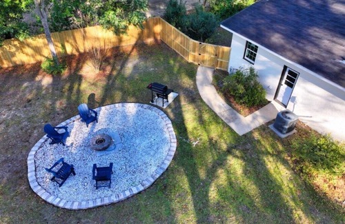Bainbridge Casa | Charming 4BR/2BA Home in Bainbridge - Fenced Yard & Outdoor Fireplace!