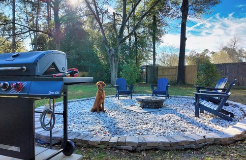 Bainbridge Casa | Charming 4BR/2BA Home in Bainbridge - Fenced Yard & Outdoor Fireplace!