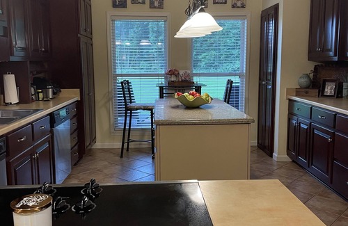 Pontotoc Casa | Charming 4BR Home With Outdoor Living Area That Is Close To It All✨ HOT TUB✨
